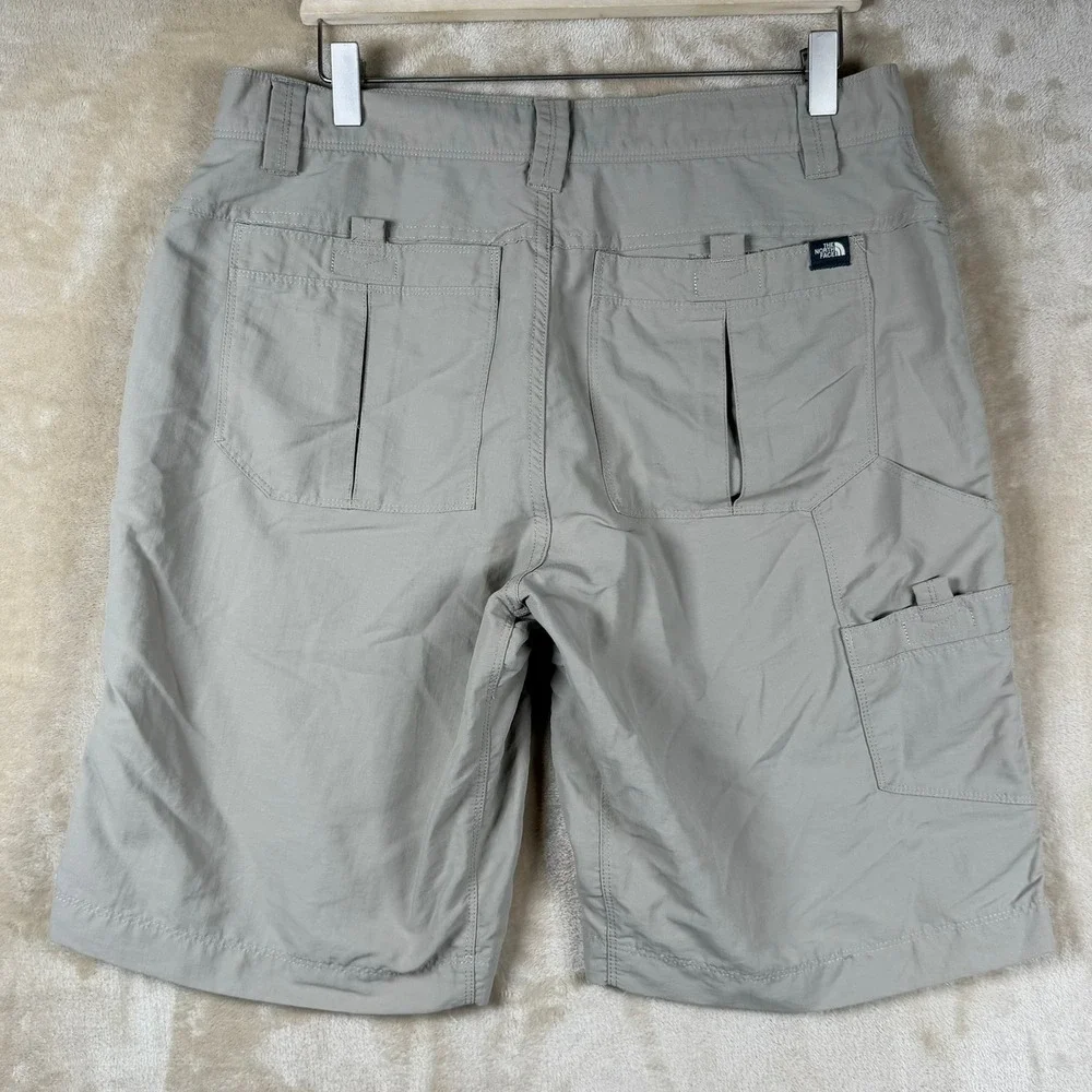 The North Face Mens Khaki Nylon Hiking Utility Cargo Shorts Size 34 Tan RN61661